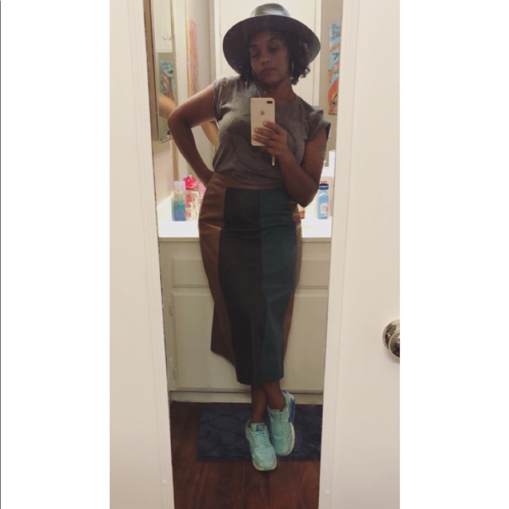 Meet your Posher, Dinah